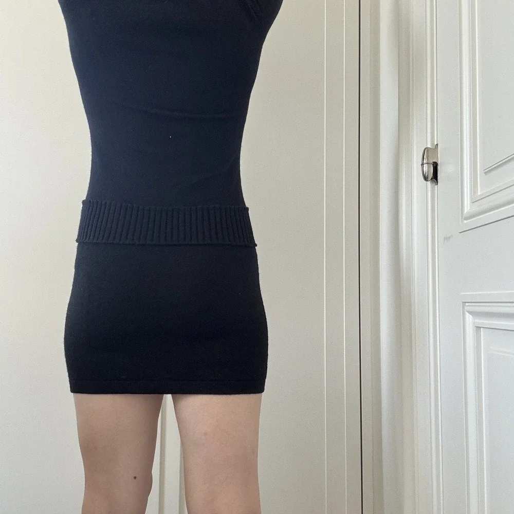 Co-op Barneys New York Cashmere Mini Dress Black S Quiet Luxury - Picture 2 of 7
